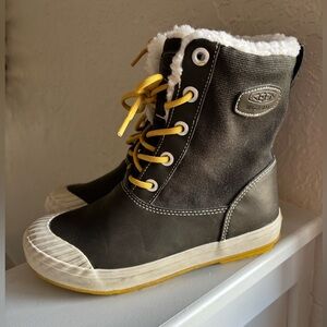 Womens Keen Elsa Waterproof Beluga Winter Ankle boots. Cozy Size 6